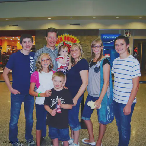 Family just arrived in the USA with Kylie, 2013